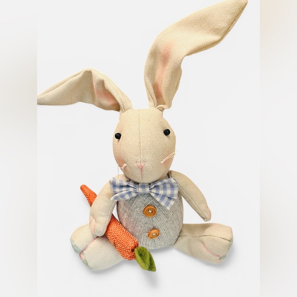 Plush Beige Bunny w/Orange Carrot & ‘The Carrot Cake Catastrophe Book’ w/Recipe - Picture 4 of 8